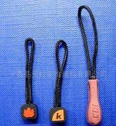 拉鏈配件全解析 拉片、拉鏈頭、拉把與軟膠拉片的功能與應(yīng)用